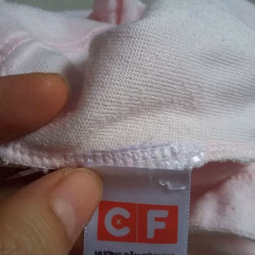 Khach bi “giam sat” khi vao mua sam tai Con Cung o TPHCM-Hinh-6