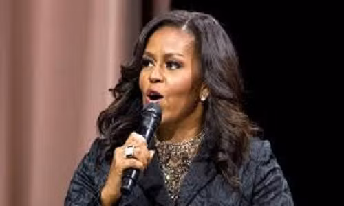 Cuốn hồi ký Becoming của cựu Đệ nhất phu nhân Obama trở thành cuốn sách bán chạy nhất năm 2018 tại Mỹ chỉ 15 ngày sau khi phát hành. Ảnh: USA Today.