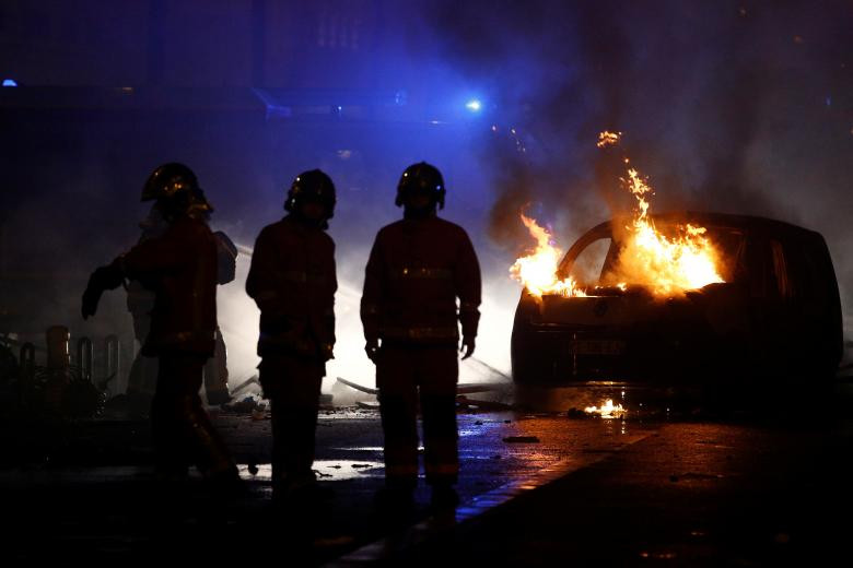 Toàn cảnh vụ bạo động tồi tệ nhất ở Paris 50 năm qua - Hình 2 Toan canh vu bao dong toi te nhat o Paris 50 nam qua-Hinh-2