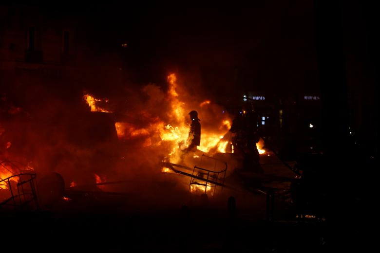 Toàn cảnh vụ bạo động tồi tệ nhất ở Paris 50 năm qua - Hình 11 Toan canh vu bao dong toi te nhat o Paris 50 nam qua-Hinh-11