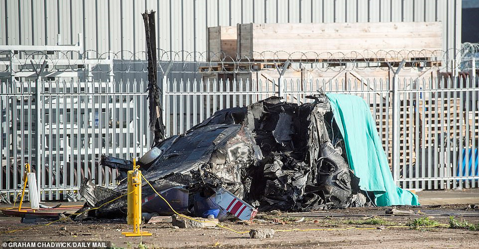 Toàn bộ 5 người, bao gồm cả hành khách và phi công, đều thiệt mạng trong vụ rơi trực thăng kinh hoàng này. Ảnh: Daily Mail.