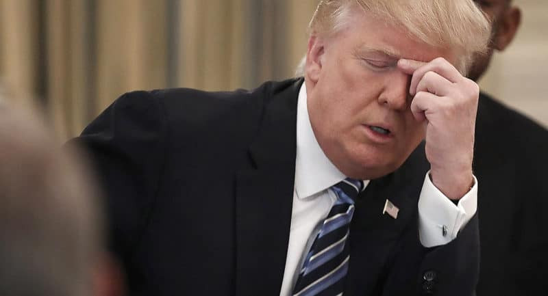 Tong thong Trump bat dau lo lang co the bi luan toi