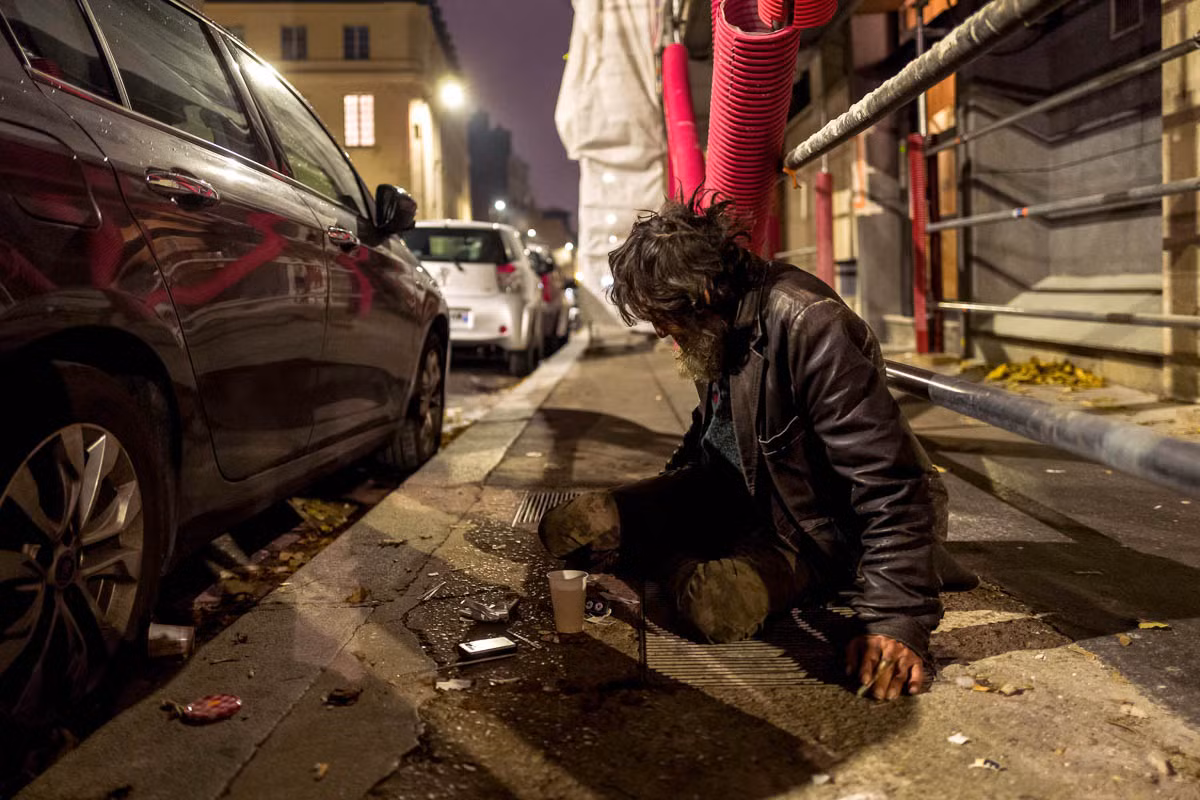 Ngac nhien cuoc song nguoi vo gia cu giua long thu do Paris