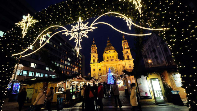 Hội chợ giáng sinh Budapest và lễ hội mùa đông diễn ra tại Quảng trường Vorosmarty ở trung tâm thành phố Budapest, Hungary, trong khoảng thời gian từ đầu tháng 11 đến cuối tháng 12 hàng năm.