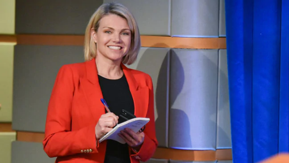 Bà nhận bằng cử nhân về truyền thông tại trường Mount Vernon ở thủ đô Washington và sau đó là bằng Thạc sĩ ngành báo chí của Đại học Columbia. Ảnh: NDTV.com.