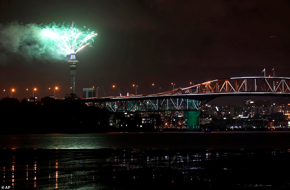 Thành phố Auckland của New Zealand cũng đã chào đón Năm mới 2019 bằng màn pháo hoa rực rỡ. Ảnh: AP.