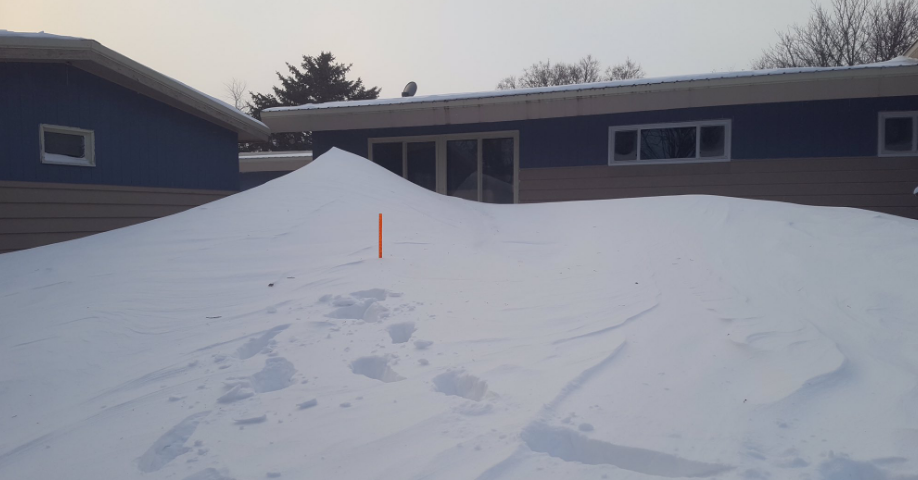 Tuyết rơi dày trung bình 25 cm tại thành phố Wheaton, bang Minnesota, ngày 28/12. Ảnh: Twitter.