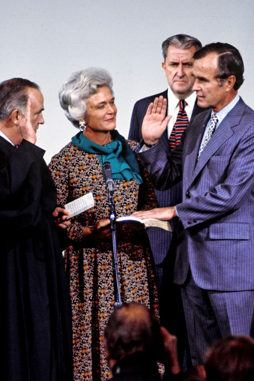 Năm 1976, ông George cùng gia đình trở về Mỹ sau khi ông trở thành Giám đốc Cục Tình báo Trung ương Mỹ.