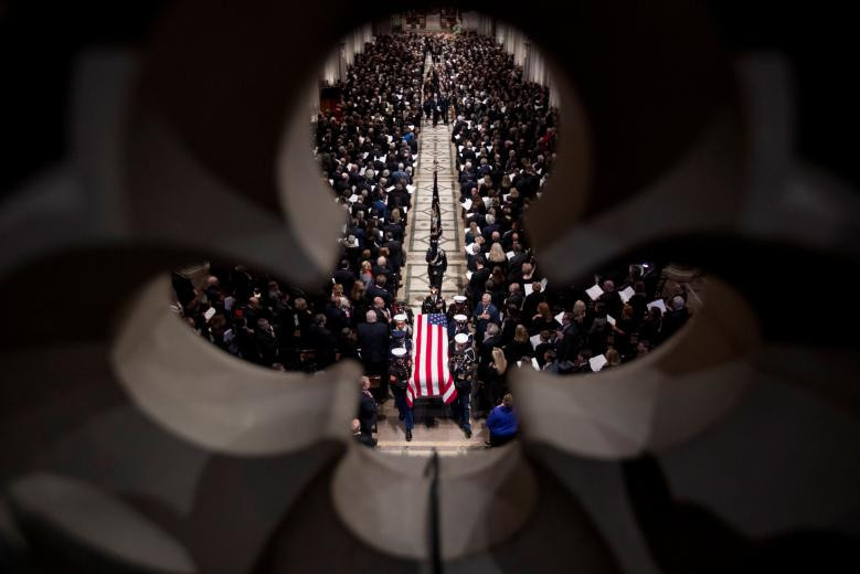 Nghen ngao le quoc tang co Tong thong Bush “cha“-Hinh-5