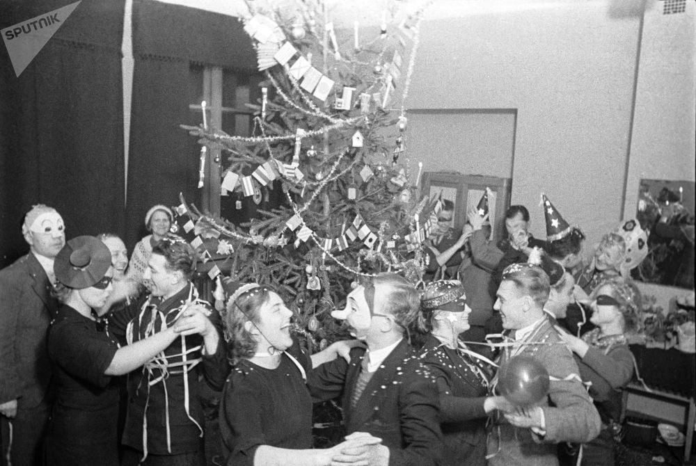 Đêm Giáng sinh tại một trong những câu lạc bộ ở thủ đô Moscow năm 1938.