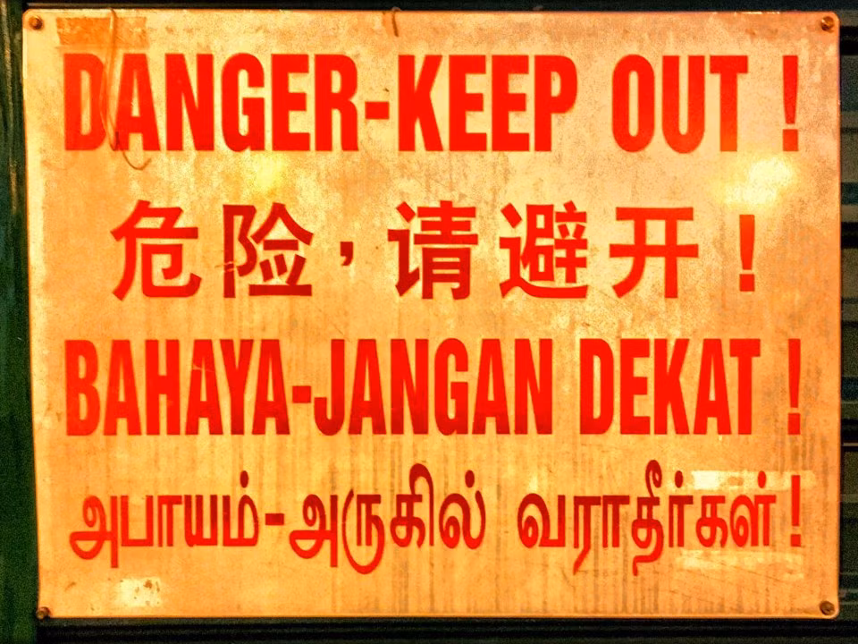 Trong một câu điển hình ở Malaysia có thể bao gồm 4 ngôn ngữ khác nhau, bao gồm tiếng Tamil, tiếng Anh, tiếng Mã Lai và tiếng Trung Quốc. Ảnh: BI.