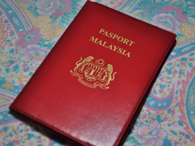 Hai bang Sabah và Sarawak trên đảo Borneo có luật nhập cư riêng so với các bang khác ở Malaysia. Chính vì vậy, khi tới bang này, ngay cả người dân Malaysia cũng cần phải mang theo hộ chiếu hoặc thẻ căn cước. Ảnh: BI.