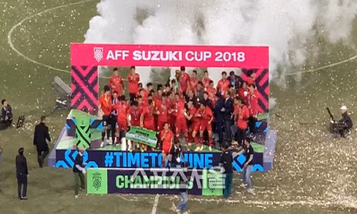 Bao chau A ca ngoi DT Viet Nam vo dich AFF Cup 2018-Hinh-3