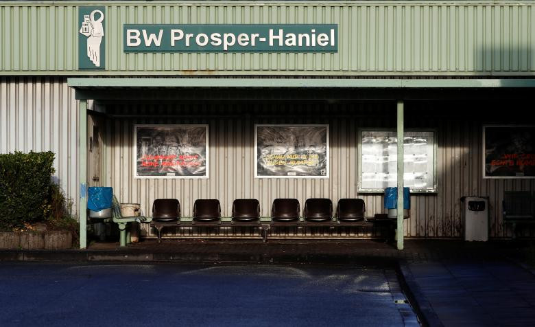 Khu hút thuốc và nghỉ ngơi dành cho các thợ mỏ trở nên vắng vẻ trong những ngày cuối cùng trước khi mỏ than đá Franz Haniel chính thức ngừng hoạt động. Mời độc giả xem thêm video về vụ sập hầm ở Nam Phi làm 200 thợ mỏ mắc kẹt (Nguồn: VTC14)