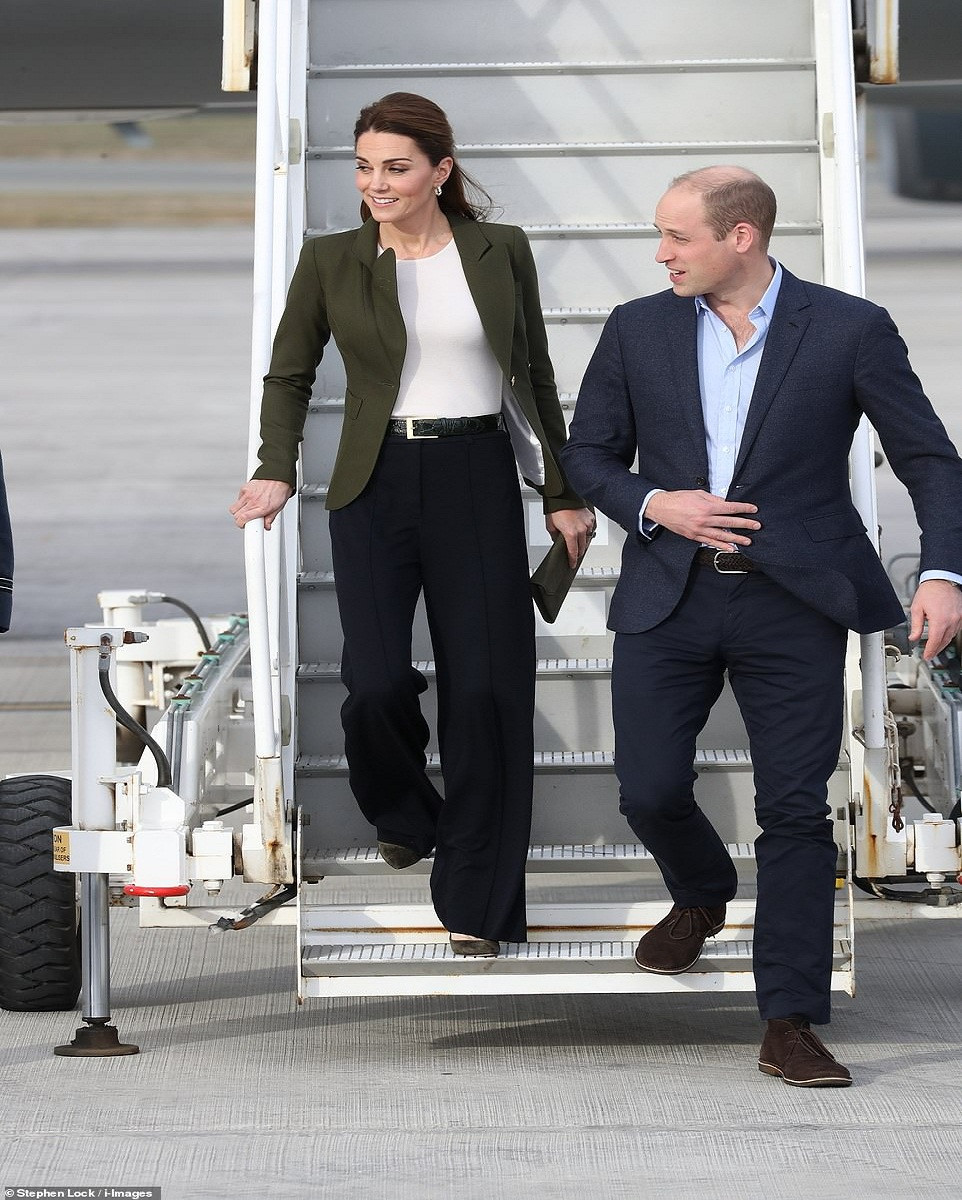 Theo Daily Mail, Công nương Kate cùng Hoàng tử Willam đã tới đảo Síp chiều 5/12 (giờ địa phương) để thăm các quân nhân Anh tại căn cứ không quân Akrotiri. (Nguồn ảnh: Daily Mail)