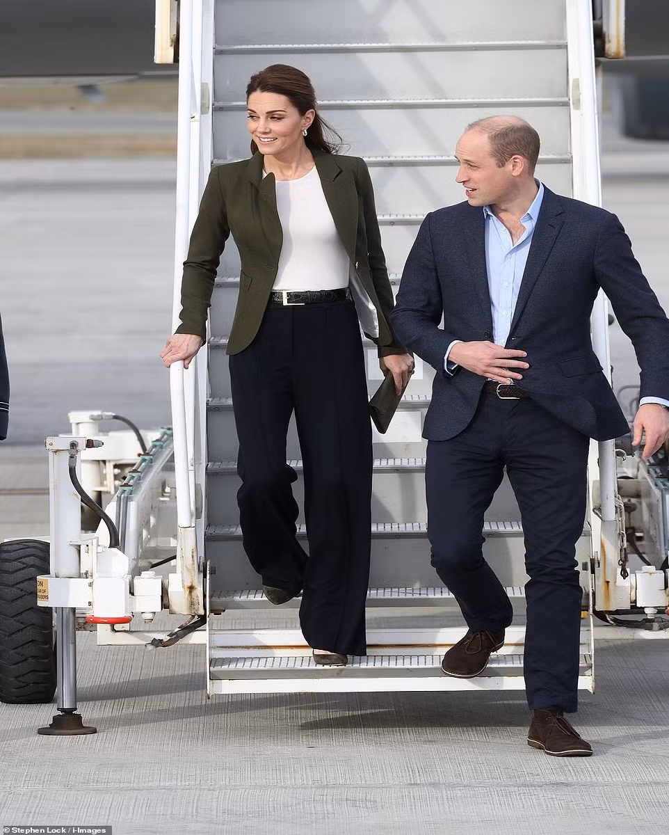 Theo Daily Mail, Công nương Kate cùng Hoàng tử Willam đã tới đảo Síp chiều 5/12 (giờ địa phương) để thăm các quân nhân Anh tại căn cứ không quân Akrotiri. (Nguồn ảnh: Daily Mail)