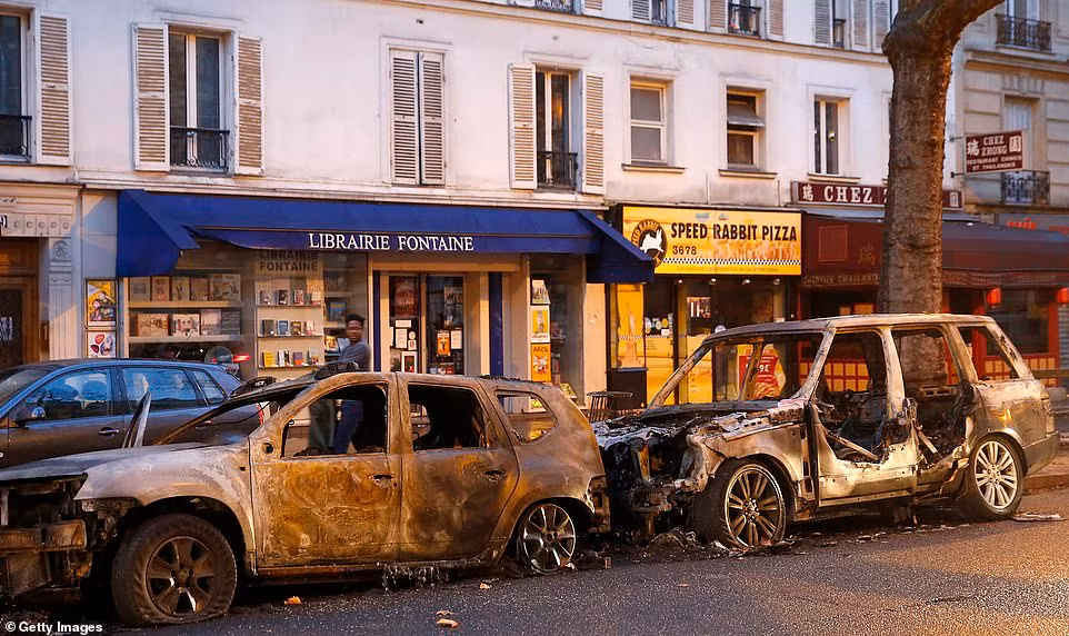 Thu do Paris tan hoang sau bieu tinh, Tong thong Macron hop khan-Hinh-8