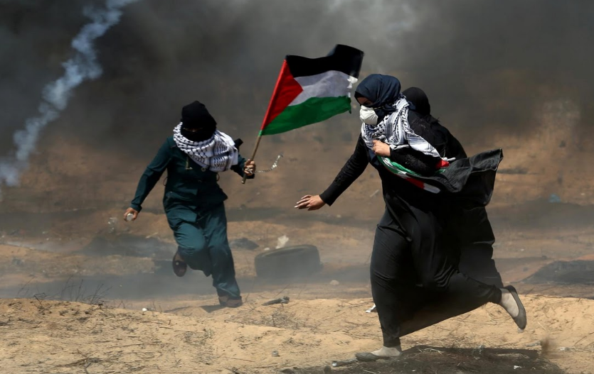 Những người phụ nữ tham gia biểu tình tại khu vực biên giới Gaza-Israel.