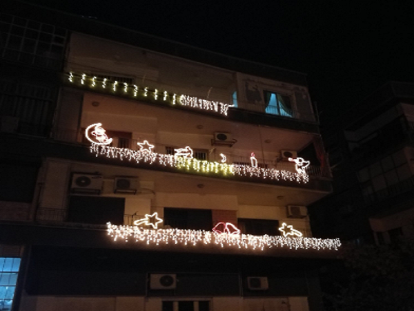 “Hiện tại là năm 2018. Chúng tôi cảm ơn Chúa vì đã có ngày hôm nay. Tất cả chúng tôi có thể cùng nhau tụ tập ăn mừng”, một cư dân Syria chia sẻ. Ảnh: Ruptly.