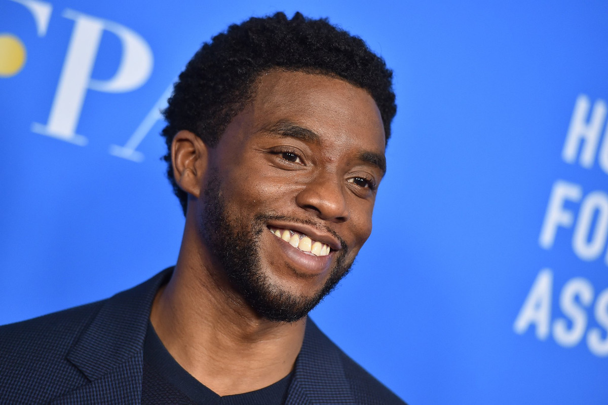 Chadwick Boseman, người thủ vai chính trong bộ phim "Chiến binh Báo Đen". Ảnh: Popsugar.
