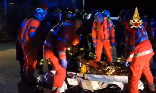 RT đưa tin, vụ giẫm đạp tương tự từng xảy ra tại Piazza San Carlo ở Turin vào năm 2017 khi bình xịt hơi cay được phun vào một đám đông tập trung xem bóng đá trước màn hình lớn tại Quảng trường San Carlo. Ảnh: RT.