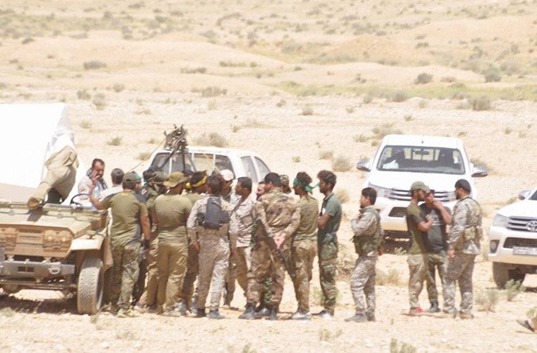 “Đoàn xe chở nhiều binh sĩ thuộc Sư đoàn 5 cùng với số lượng lớn vũ khí, đạn dược và các loại phương tiện bọc thép”, hãng Fars (Iran) đưa tin. Ảnh: AMN.