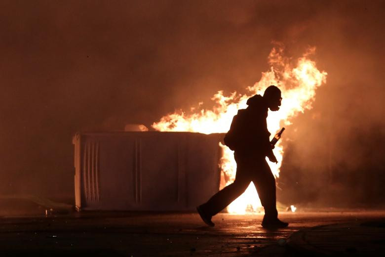 France24 dẫn nguồn cảnh sát cho hay, hơn 4.000 người đã tham gia vào cuộc biểu tình nổ ra tại thủ đô Athens và thành phố Thesaaloniki hôm 6/12.