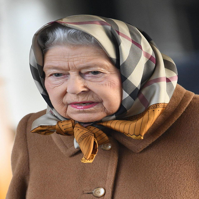 Sau khi tới King’s Lynn, Nữ hoàng Elizabeth II mất khoảng 30 phút ngồi trên xe để tới Sandringham, khu tư dinh của bà ở Norfolk. Ảnh: The Sun.