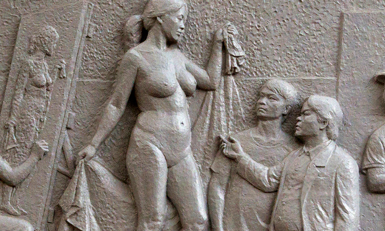 Phu dieu tac hinh Hieu truong o DH My Thuat Viet Nam: Co lo qua khong?