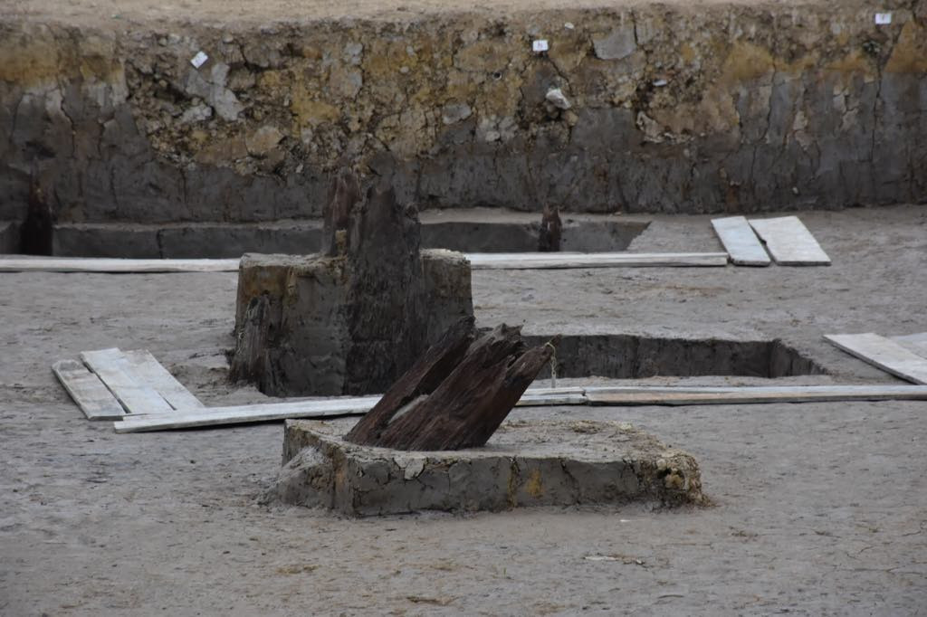 Là minh chứng bãi cọc trên thuộc trận chiến Bạch Đằng lần 3 - năm 1288. Đây là trận địa nhằm ngăn chặn quân Nguyên Mông không đi vào khu vực sông Giá và khu vực chỉ huy của Hưng Đạo đại vương Trần Quốc Tuấn. Quân địch buộc phải đi theo sông Đá Bạc vào sông Bạch Đằng và rơi vào trận địa cọc được bố trí sẵn khiến tàu bị nhấn chìm xuống lòng sông Bạch Đằng.