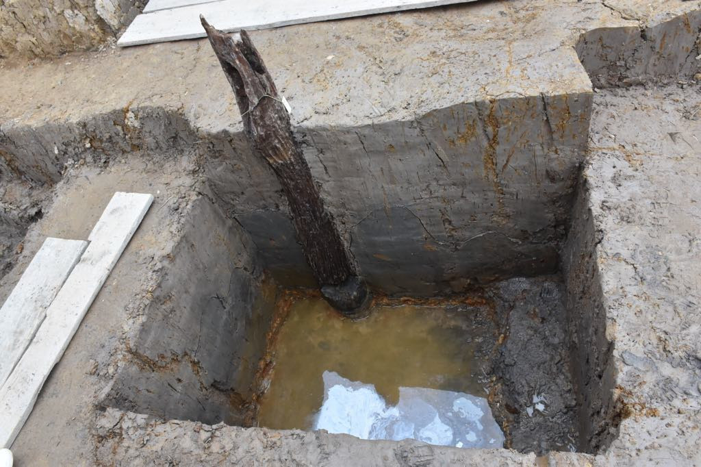 Viện khảo cổ nhận định bãi cọc thuộc trận chiến Bạch Đằng lần 3 (năm 1288), để ngăn chặn quân Mông - Nguyên không đi vào khu vực sông Giá và khu vực chỉ huy của Trần Quốc Tuấn mà buộc quân Mông - Nguyên đi theo sông Đá Bạc vào sông Bạch Đằng và rơi vào trận địa cọc được bố trí sẵn của Trần Quốc Tuấn, nhấn chìm toàn bộ quân Mông - Nguyên xuống lòng sông Bạch Đằng, chấm dứt hoàn toàn mộng xâm lăng của đế quốc Mông - Nguyên với quốc gia Đại Việt.