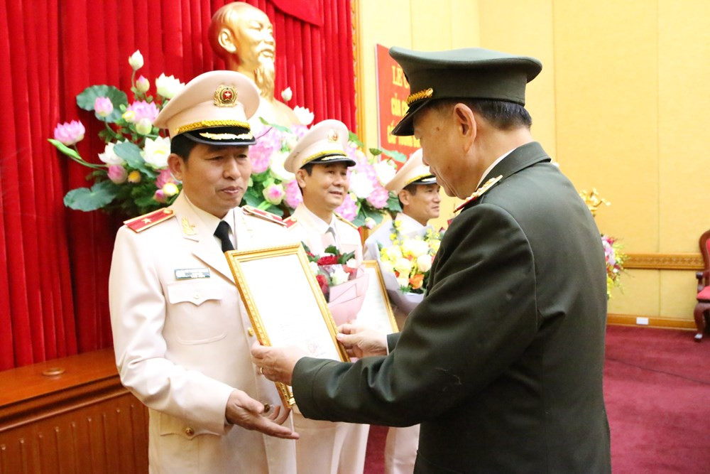 Giam doc CA Hai Phong Vu Thanh Chuong duoc phong Thieu tuong