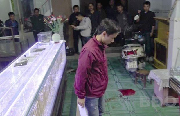 Cuop tiem vang o Binh Dinh roi loan tam than: Xu tu duoc khong?