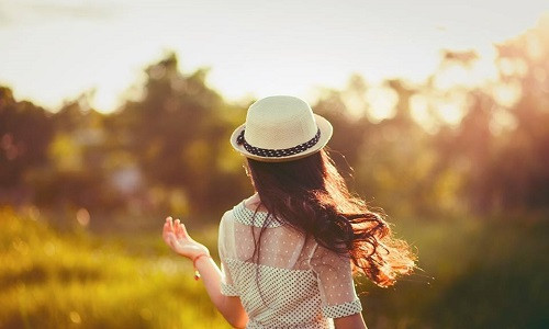 Thực dụng nhận 100 triệu của mẹ người yêu để rời xa anh Thuc dung nhan 100 trieu cua me nguoi yeu de roi xa anh