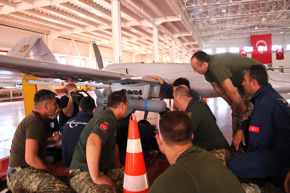 Trước tình hình trên, phía Nga nhận định trong suốt thời gian qua, chỉ có 6 tổ hợp Pantsir-S bị Bayraktar TB2 tiêu diệt, trong khi Ankara mất khoảng 60 chiếc UAV loại này, điều đó cho thấy nó không phải "thợ săn" mà là nạn nhân.