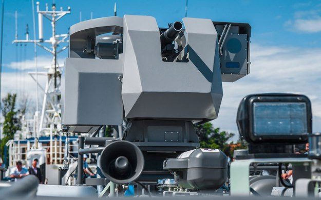 BK-16 có thể được trang bị trạm vũ khí điều khiển từ xa dạng Modul Boyevoy Distantsionno Upravlyaemiy (MBDU), do Kalashnikov Concern sản xuất. Mô-đun MBDU có góc di chuyển ngang là 360 °, góc di chuyển thẳng đứng từ -20 ° đến 70 ° và vận tốc quay góc là 60 ° một giây. Ảnh: Trạm mô-đun vũ khí tự động MBDU.