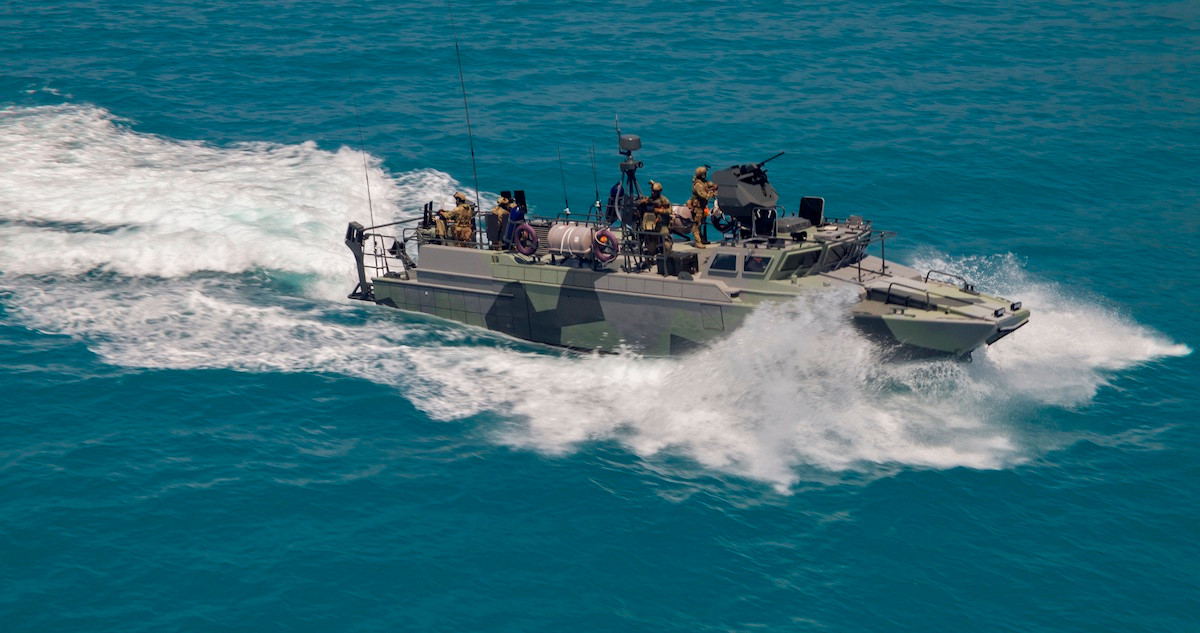  Xuồng đổ bộ cao tốc BK-16 được thiết kế cho nhiều nhiệm vụ như tuần tra khu vực ven biển, vận chuyển nhân viên, hoạt động đổ bộ ven biển, hỗ trợ hỏa lực, chống cướp biển, chống khủng bố, sơ tán y tế, hỗ trợ tàu thuyền gặp nạn và các hoạt động đặc biệt khác. Ảnh: Xuồng đổ bộ cao tốc đa năng BK-16 do nhà máy đóng tàu của hãng Kalashnikov Concern (KC) cung cấp.