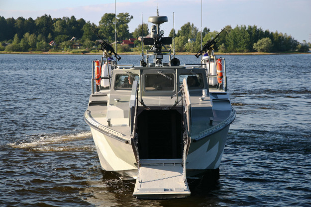 BK-16 có chiều dài 16,45m, rộng 4m, mớn nước 0,87m, cao cách mặt nước 4,33m. Vỏ và phần cấu trúc thượng tầng của xuồng BK-16 được làm từ hợp kim AMg giúp tăng khả năng chống chịu sự ăn mòn từ bên ngoài.