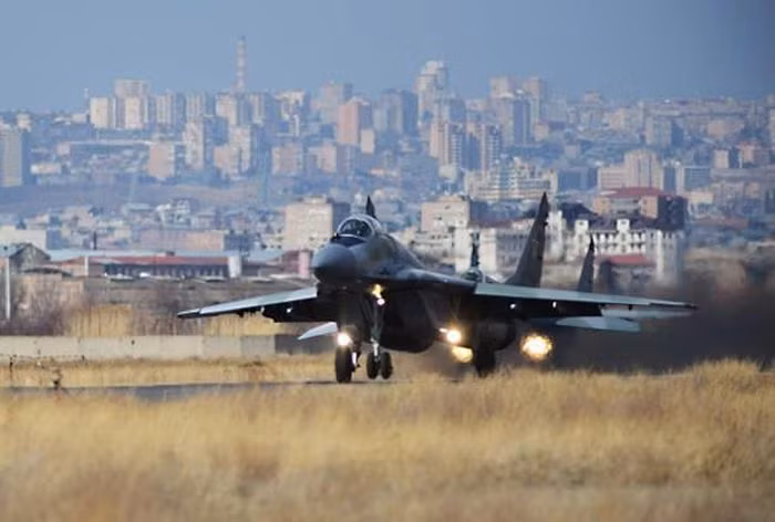 Điều này tỏ ra đặc biệt quan trọng khi đặt trong bối cảnh của việc triển khai vài nghìn binh sĩ quân đội Thổ Nhĩ Kỳ tới biên giới Armenia, gây ra nguy cơ xung đột quân sự trực tiếp.