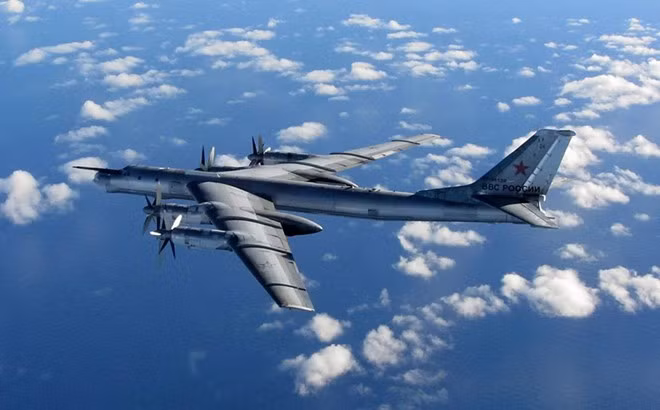 Tuy có thời gian hoạt động trên 50 năm, song Tu-95 Bear vẫn là trụ cột trong sức mạnh răn đe hạt nhân đường không của Nga. Tu-95 có thể mang theo tải trọng 15 tấn vũ khí, đặc biệt là tên lửa hành trình Kh-55SM hoặc tên lửa hạt nhân chiến thuật Kh-20. Không quân Nga đang tiến hành hiện đại hóa Tu-95MS lên các tiêu chuẩn mới hiện đại hơn để kéo dài thời gian sử dụng phi cơ này đến khoảng năm 2040.