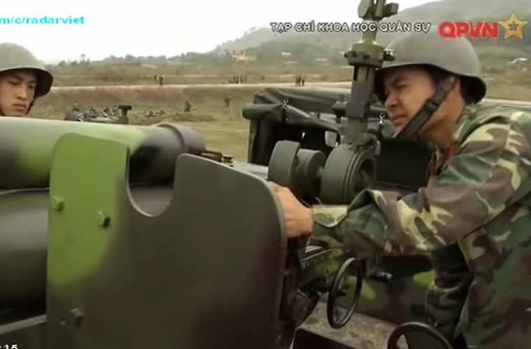 Đặc biệt, việc tích hợp thành công pháo kéo lên xe cơ giới giúp giảm khẩu đội pháo vận hành từ 7 xuống 5 người, trong khi khả năng tác chiến được nâng cao.