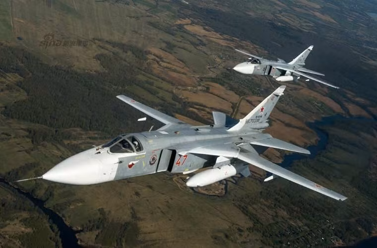 Biên đội tiêm kích bom Su-24M.