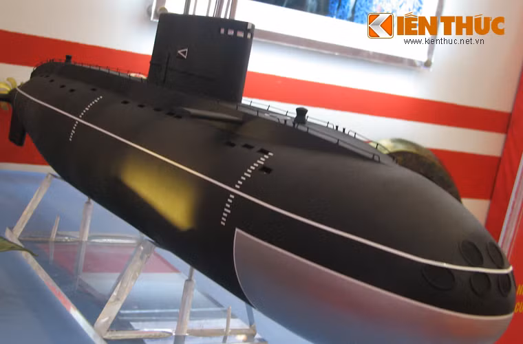 Mô hình tàu ngầm Kilo 636 của Hải quân nhân dân Việt Nam.