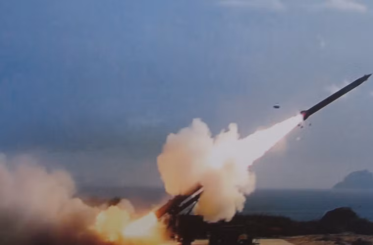 Bắn thử nghiệm tên lửa EXTRA.