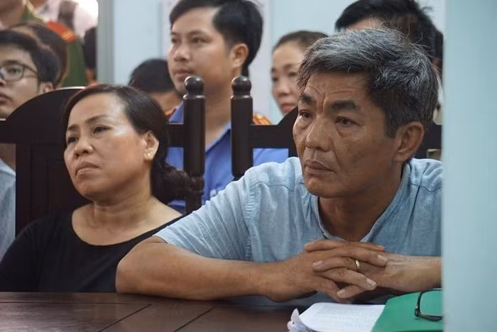 Cuu thieu uy tat axit vo sap cuoi khai ly do ra tay tan doc-Hinh-4