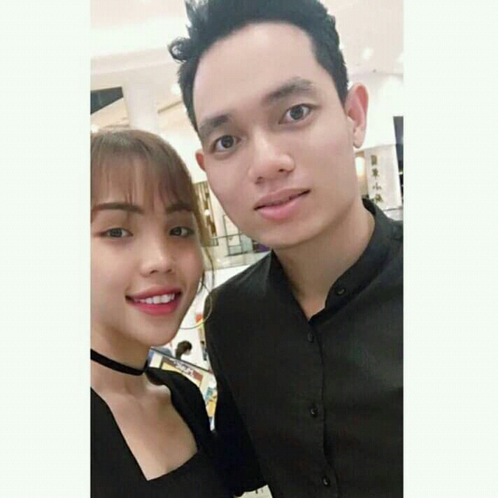 Nạn nhân được mọi người đưa đến bệnh viện cấp cứu trong tình trạng bỏng tay, chân và nửa khuôn mặt. Kết quả giám định thể hiện tỷ lệ thương tích là 46%.