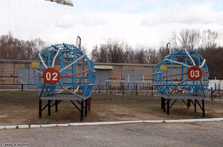 Ryazan là nơi “sản sinh” ra các thế hệ ưu tú chỉ huy lính dù Nga. Trong ảnh là mô hình khung máy bay trực thăng để huấn luyện lính dù.