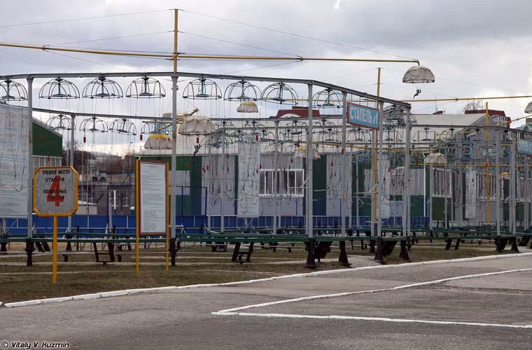 Hệ thống treo để huấn luyện lính dù đổ bộ đường không.