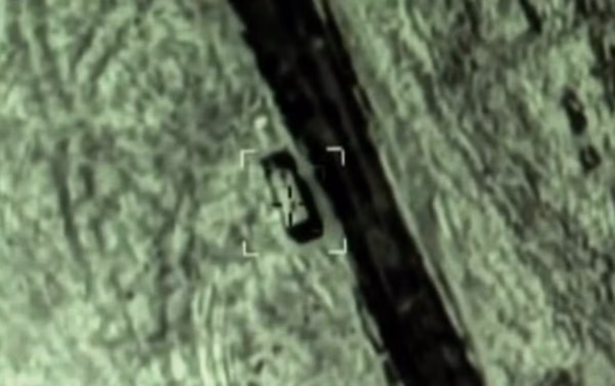 Harop có thể dẫn qua kênh quang - điện tử hoặc bán tự động theo tín hiệu vô tuyến do chính đài ra đa mà nó đang tìm để tiêu diệt. Nó tiến hành trinh sát, phát hiện và khóa mục tiêu bằng hệ thống tự động bám hình ảnh.