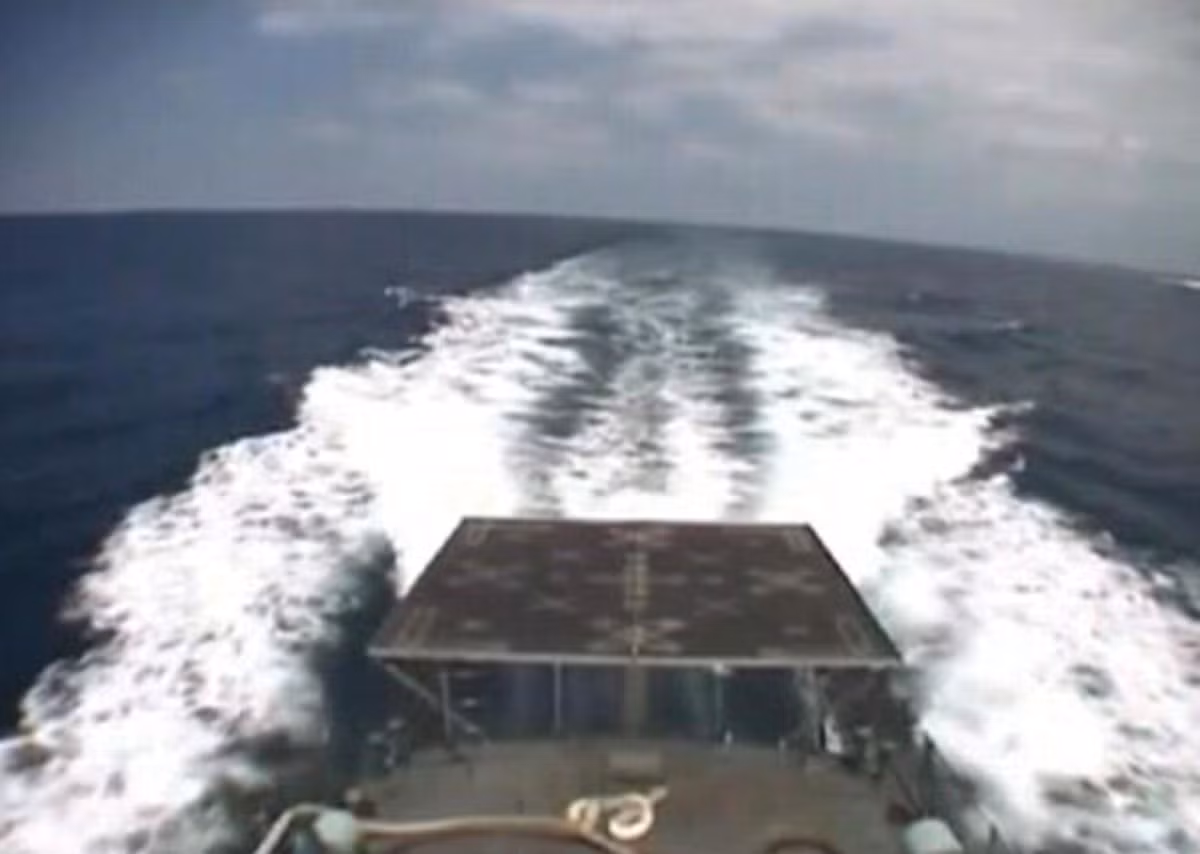 Xác định được mục tiêu cần tiêu diệt, Harop lập tức chuyển sang chế độ bay tấn công.